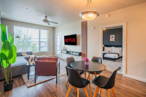 Trendy,2BD,Gym,Pool,Parking,WD,Sleeps,8,